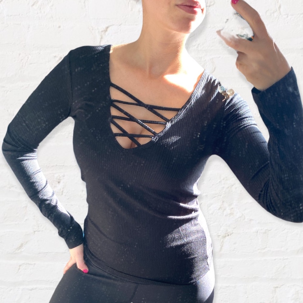 Black long sleeve ribbed vneck shirt